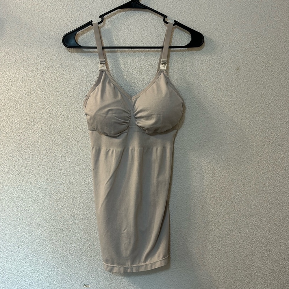 No brand nursing tank top size large
